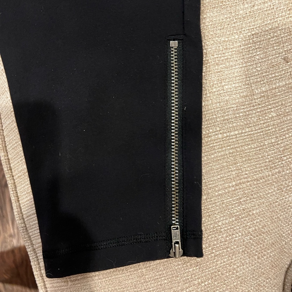 Lululemon black cargo leggings zipper ankles, black, Size 4 - Picture 4 of 4